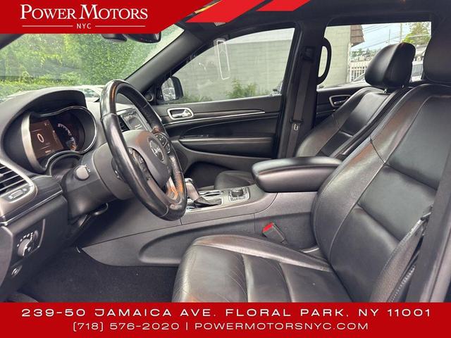 Photo of 2020 Diamond Black Crystal Pearlcoat Jeep Grand Cherokee