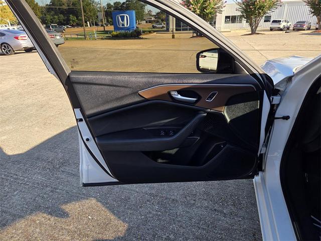 Photo of 2021 Platinum White Pearl Acura TLX