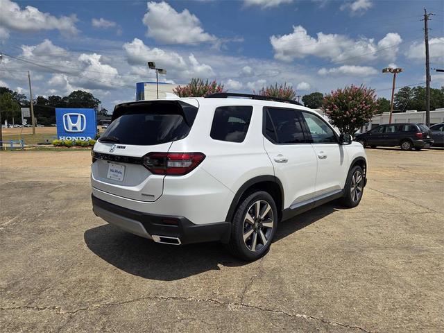 Photo of 2025 Platinum White Honda Pilot