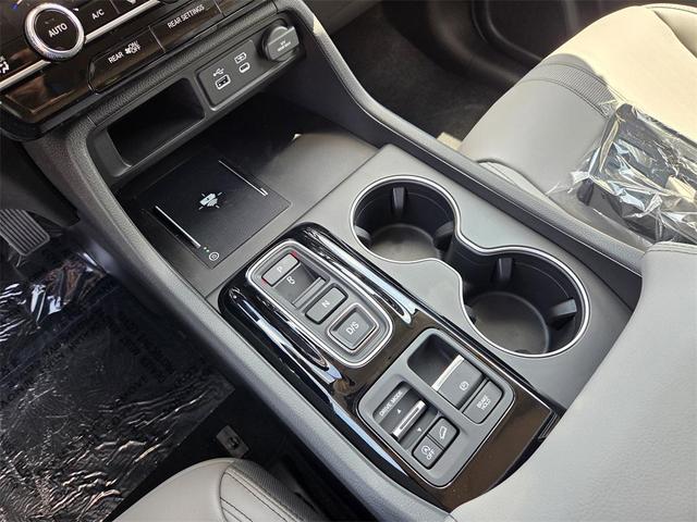 Photo of 2025 Platinum White Honda Pilot