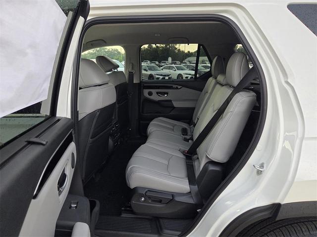 Photo of 2025 Platinum White Honda Pilot