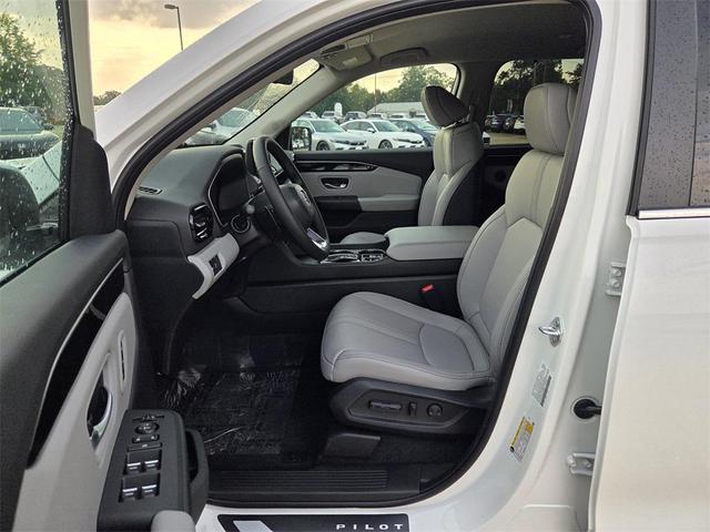 Photo of 2025 Platinum White Honda Pilot