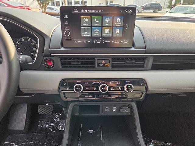 Photo of 2025 Platinum White Honda Pilot