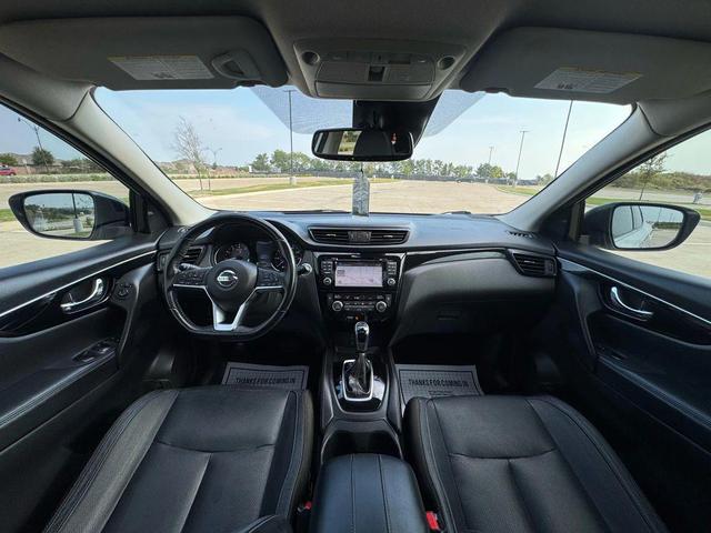 Photo of 2017 Brilliant Silver Nissan Rogue Sport