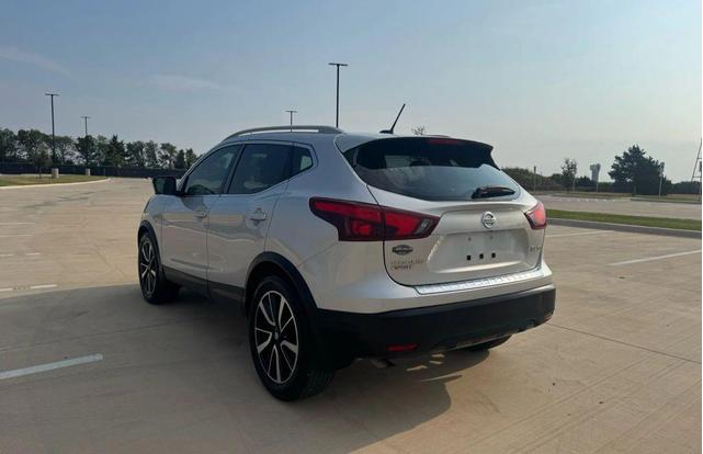Photo of 2017 Brilliant Silver Nissan Rogue Sport