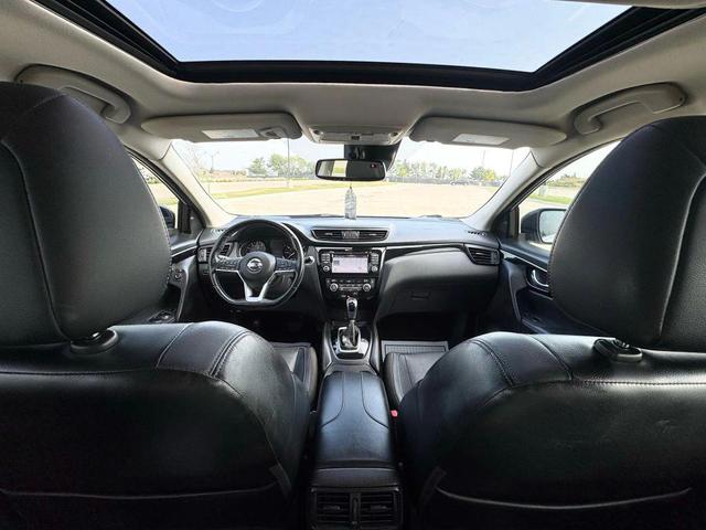 Photo of 2017 Brilliant Silver Nissan Rogue Sport