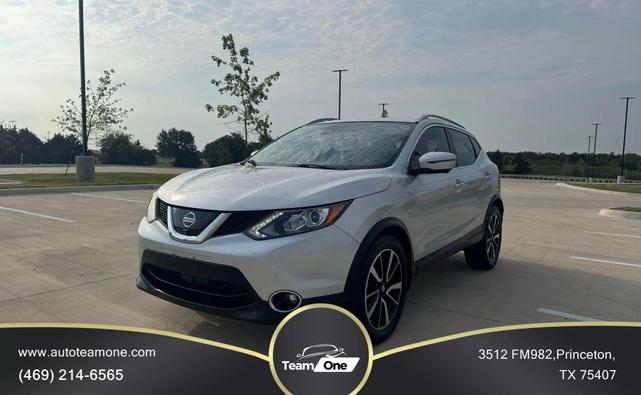 Photo of 2017 Brilliant Silver Nissan Rogue Sport