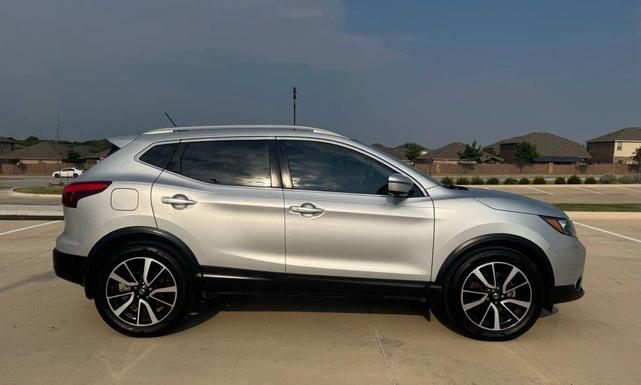 Photo of 2017 Brilliant Silver Nissan Rogue Sport