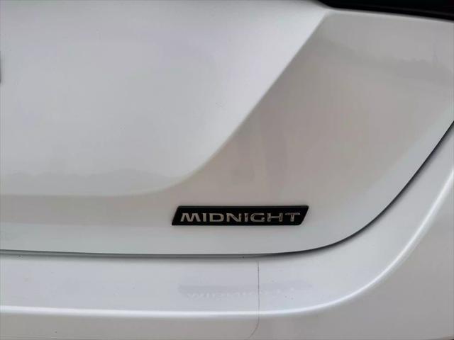 Photo of 2023 White Nissan Sentra