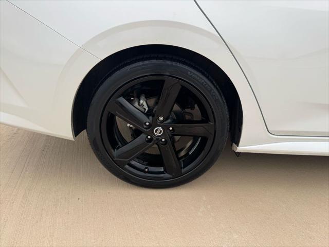 Photo of 2023 White Nissan Sentra