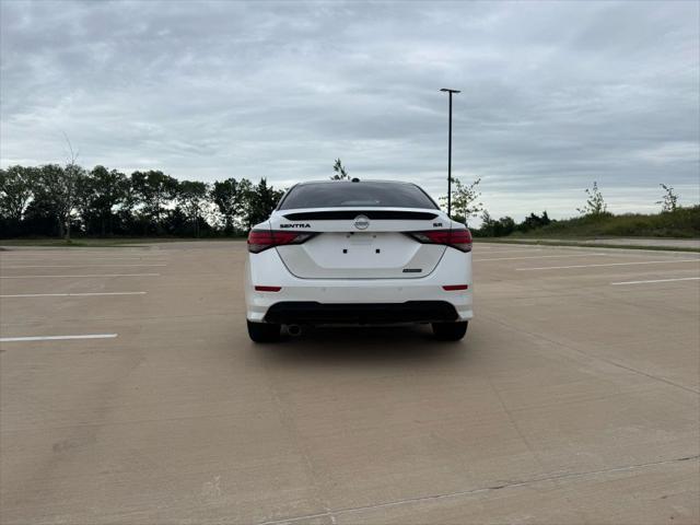 Photo of 2023 White Nissan Sentra