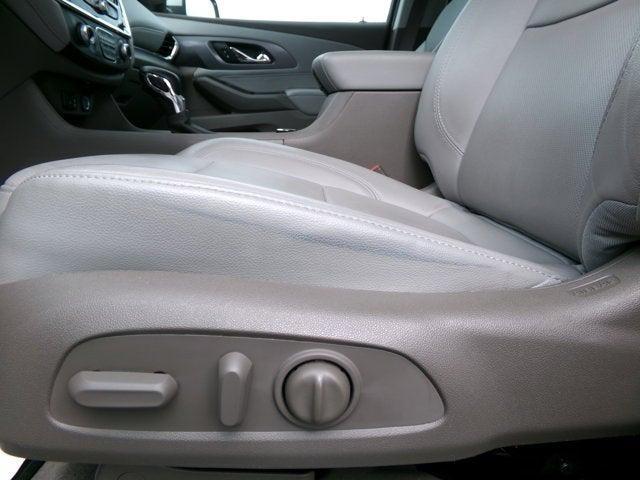 Photo of 2021 Iridescent Pearl Tricoat Chevrolet Traverse