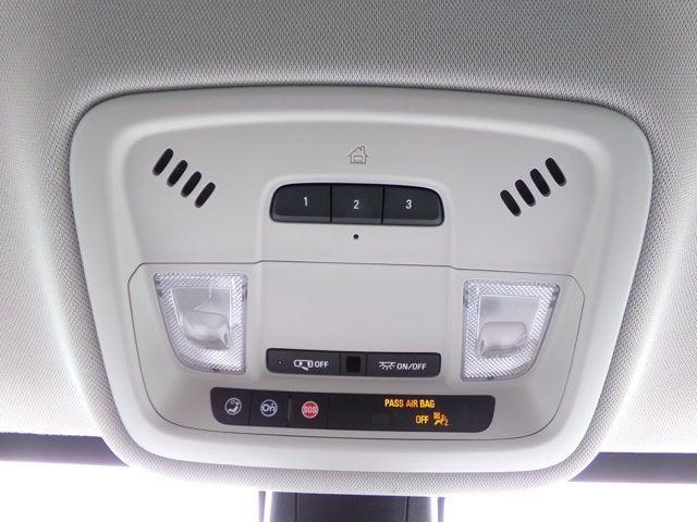 Photo of 2021 Iridescent Pearl Tricoat Chevrolet Traverse