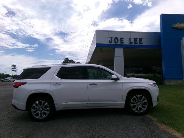 Photo of 2021 Iridescent Pearl Tricoat Chevrolet Traverse