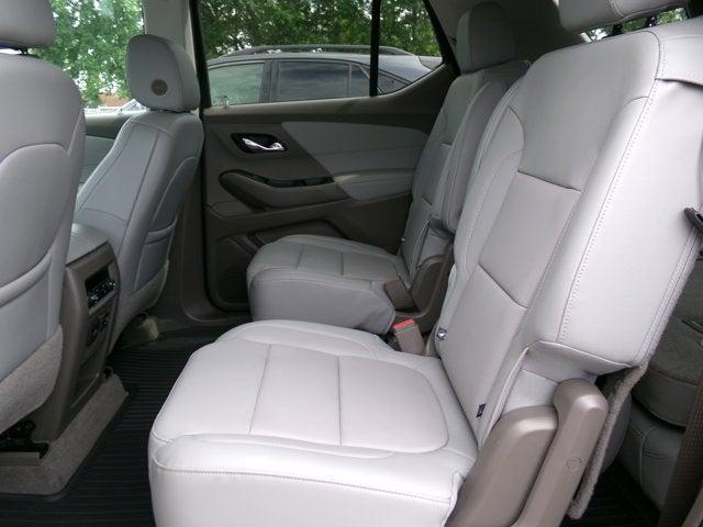 Photo of 2021 Iridescent Pearl Tricoat Chevrolet Traverse