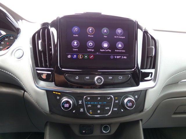 Photo of 2021 Iridescent Pearl Tricoat Chevrolet Traverse