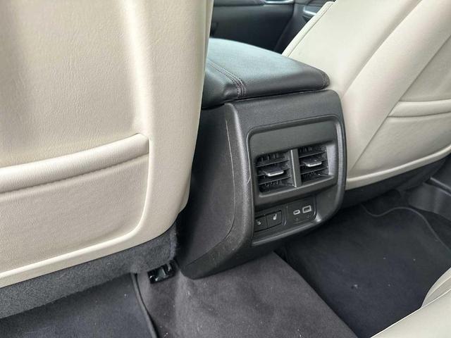 Photo of 2022 Latte Cadillac XT4