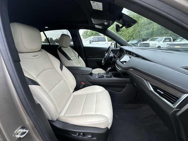 Photo of 2022 Latte Cadillac XT4