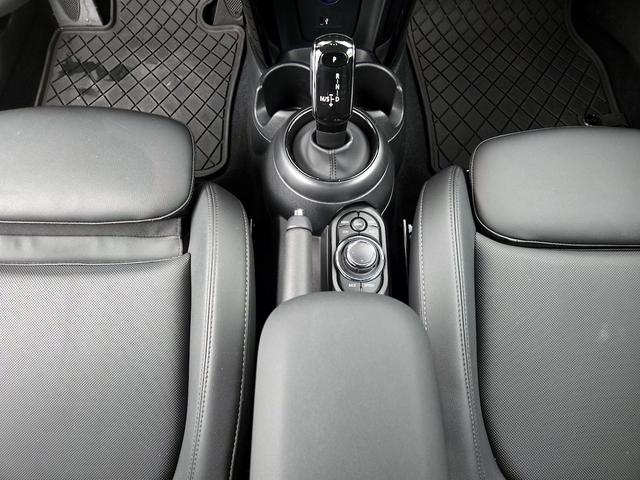 Photo of 2024 Green MINI Convertible