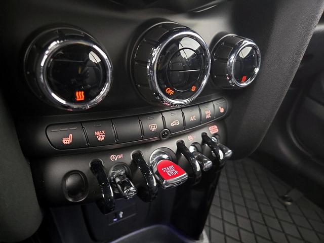 Photo of 2024 Green MINI Convertible