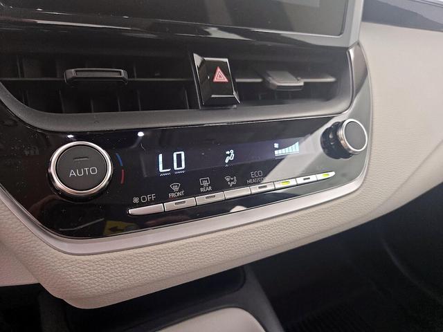 Photo of 2024 White Toyota Corolla