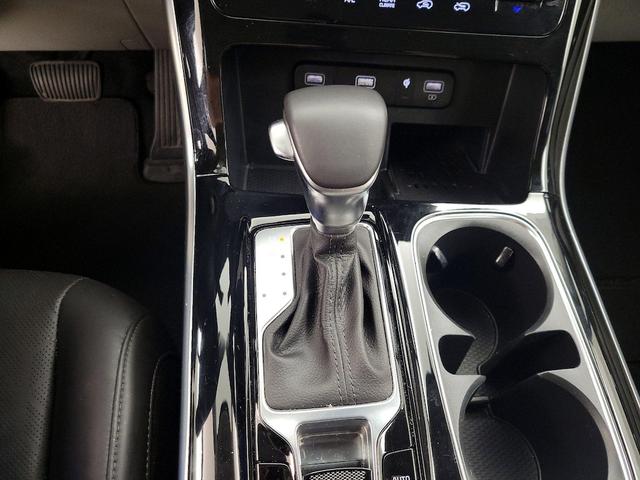 Photo of 2024 Black Kia Carnival