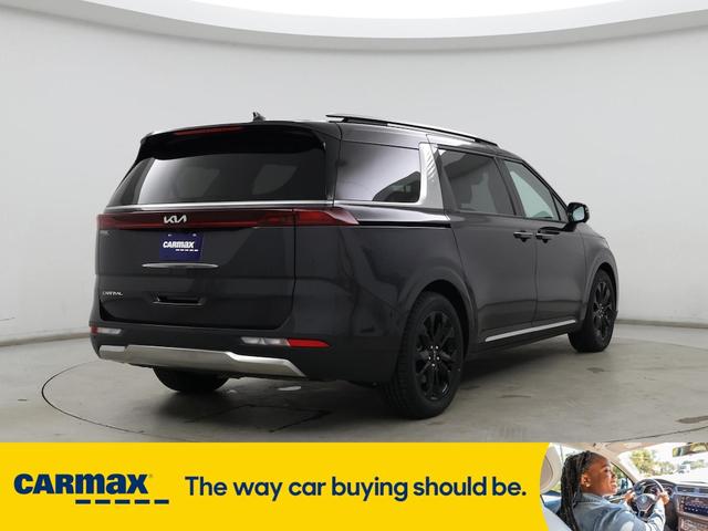 Photo of 2024 Black Kia Carnival