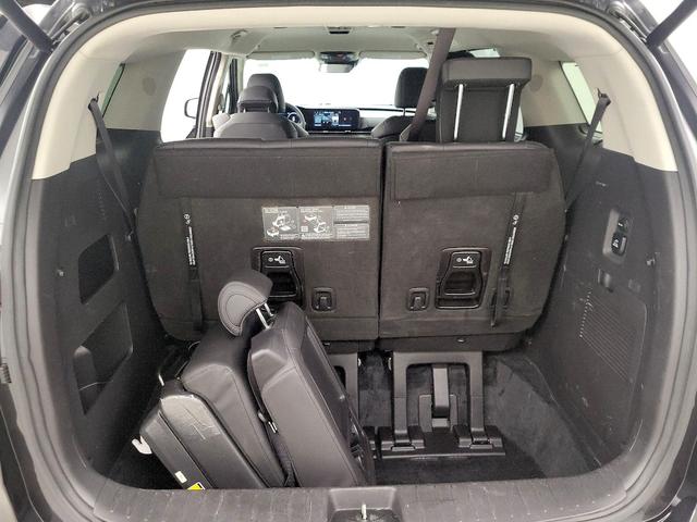 Photo of 2024 Black Kia Carnival