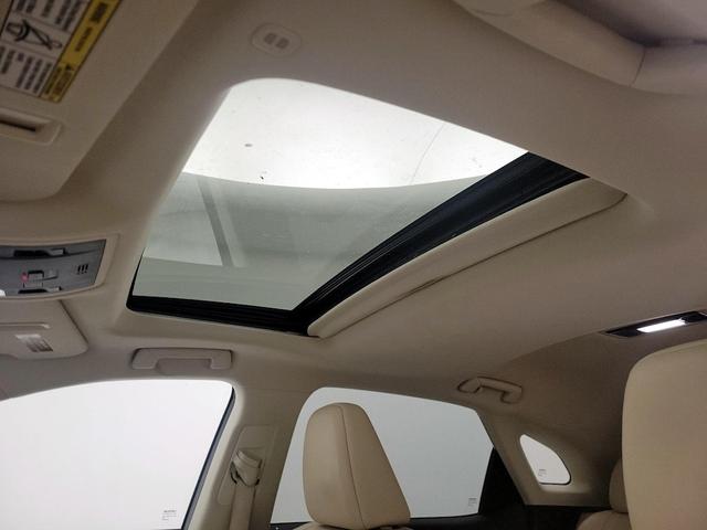 Photo of 2016 White Lexus RX 350