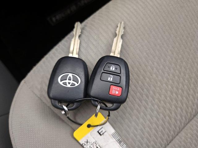 Photo of 2016 Silver Toyota Highlander
