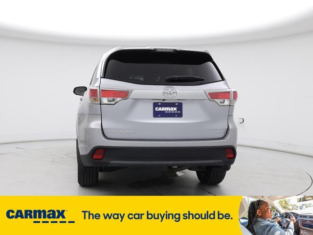 Photo of 2016 Silver Toyota Highlander