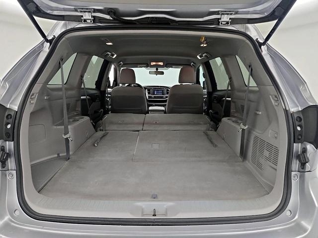 Photo of 2016 Silver Toyota Highlander