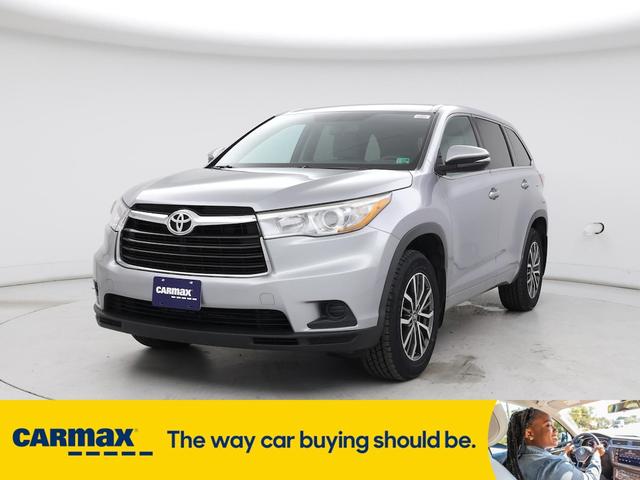 Photo of 2016 Silver Toyota Highlander