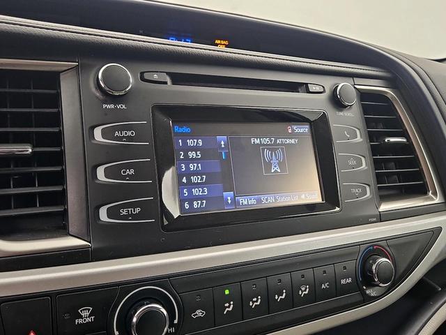 Photo of 2016 Silver Toyota Highlander