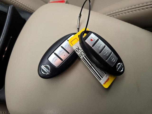 Photo of 2014 Burgundy Nissan Maxima
