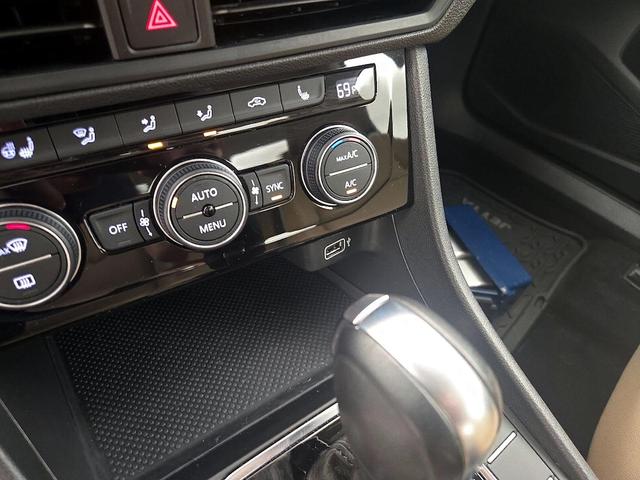 Photo of 2019 Blue Volkswagen Jetta