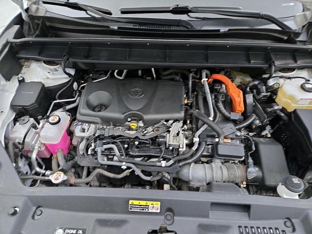 Photo of 2021 White Toyota Highlander Hybrid