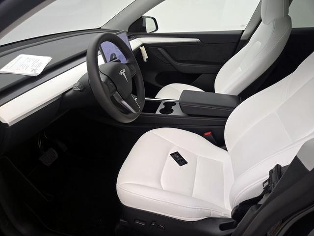Photo of 2025 Gray Tesla Model Y