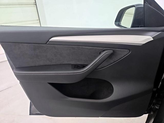 Photo of 2025 Gray Tesla Model Y