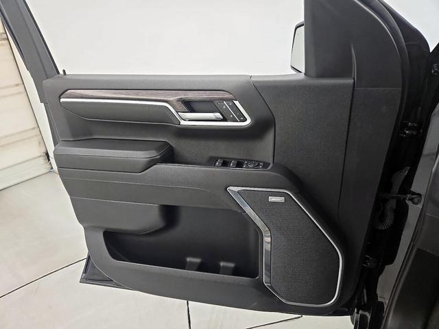 Photo of 2023 Black Chevrolet Silverado 1500