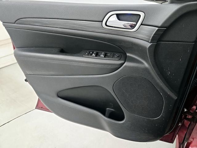 Photo of 2021 Burgundy Jeep Grand Cherokee