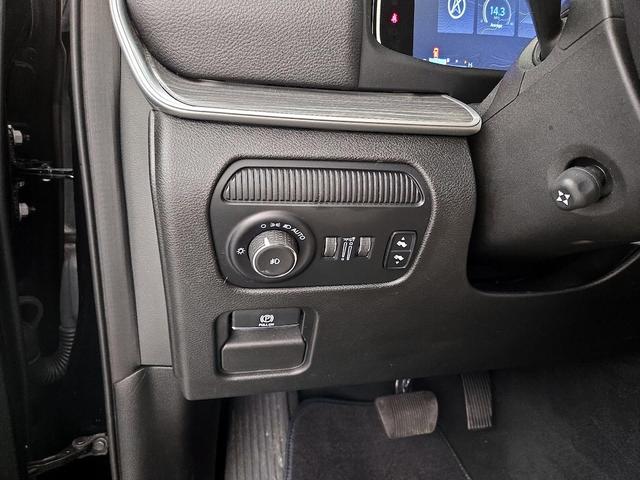 Photo of 2023 Black Jeep Wagoneer L