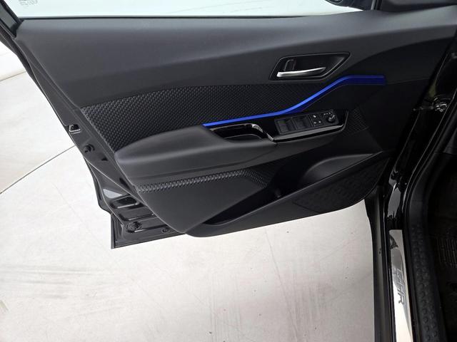 Photo of 2022 Black Toyota C-HR