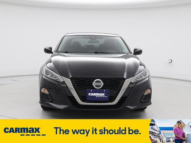 Photo of 2020 Black Nissan Altima