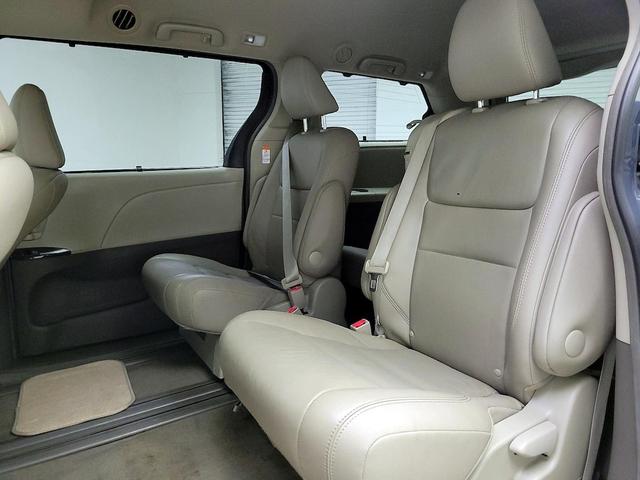 Photo of 2017 Blue Toyota Sienna