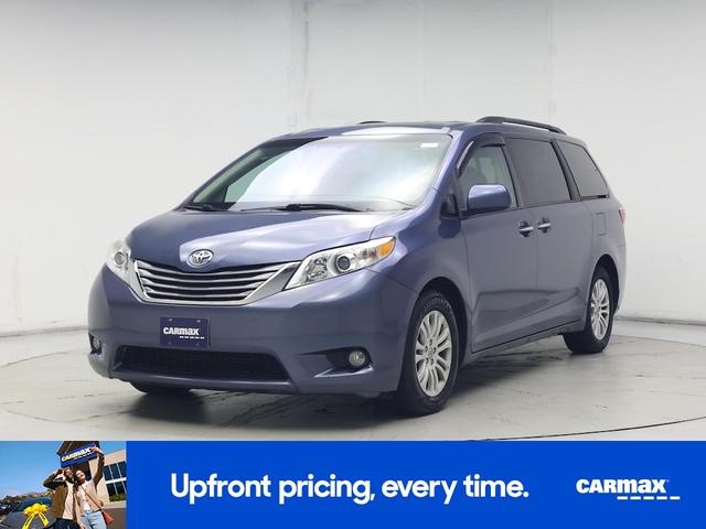 Photo of 2017 Blue Toyota Sienna