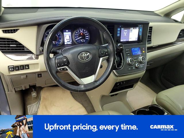 Photo of 2017 Blue Toyota Sienna