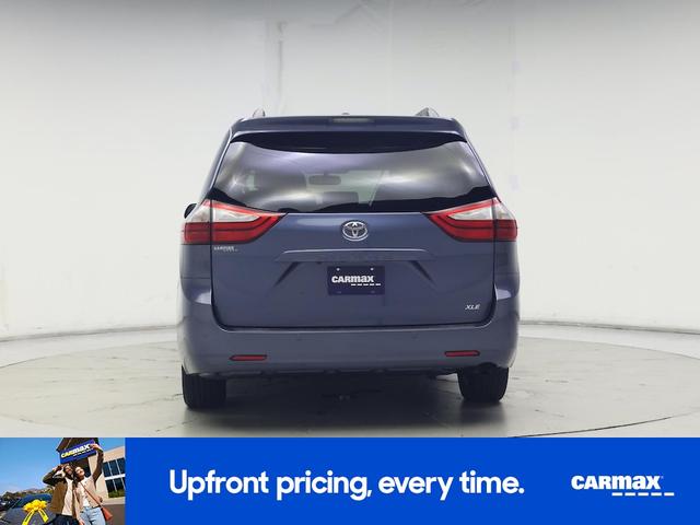 Photo of 2017 Blue Toyota Sienna