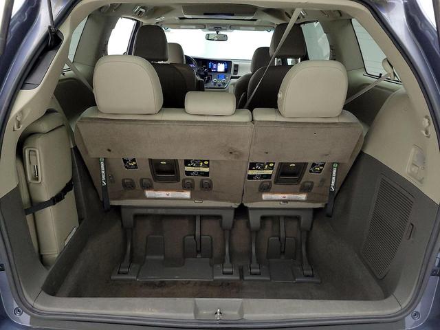 Photo of 2017 Blue Toyota Sienna