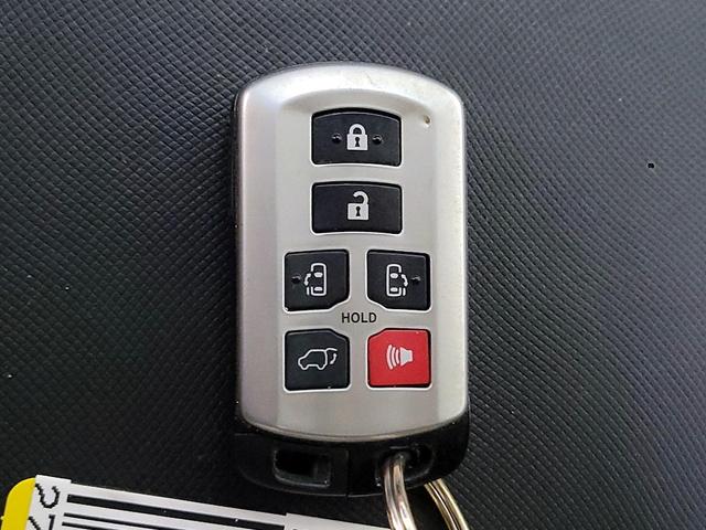 Photo of 2017 Blue Toyota Sienna